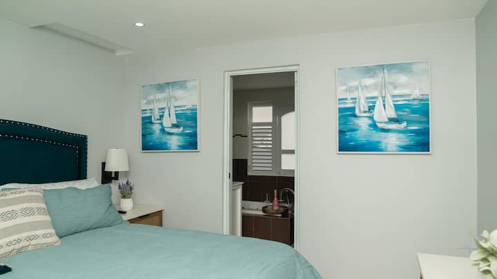 主卧一楼加大双人床 