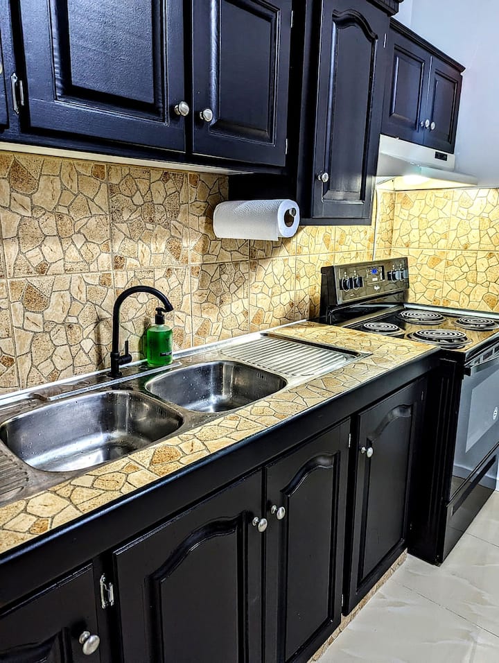 Private 2-suite Home Near Airport | Kitchen + Ac - Trinidad y Tobago