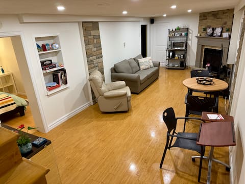 Successful Airbnb property: Private Big Guest-Suite Well-Located & Kitchenette in Longueuil