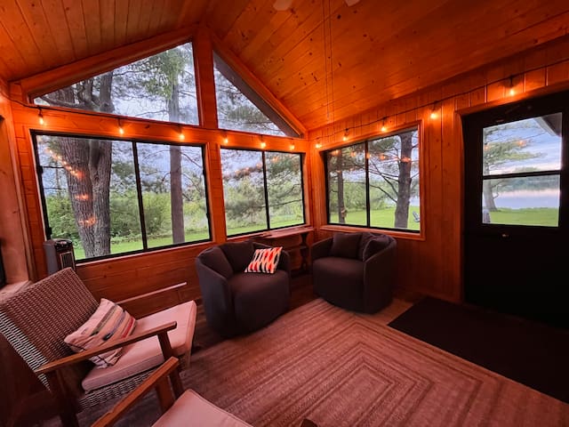 Lakeside 7 Acre Cabin | Private Pickleball Court!