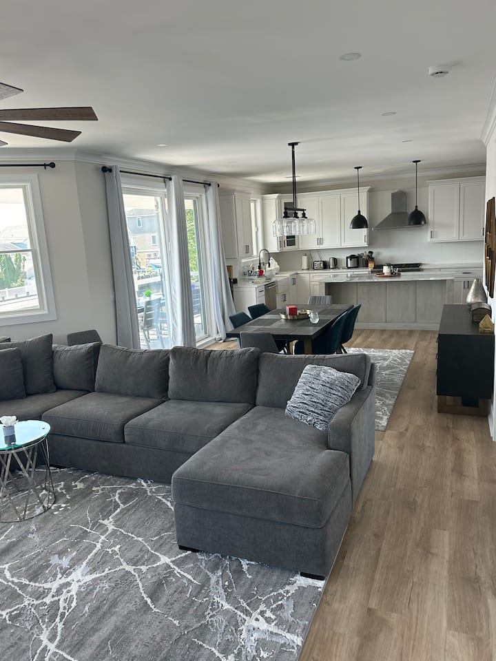 Beautiful New Home On A Lagoon With Heated Pool - Tuckerton, NJ