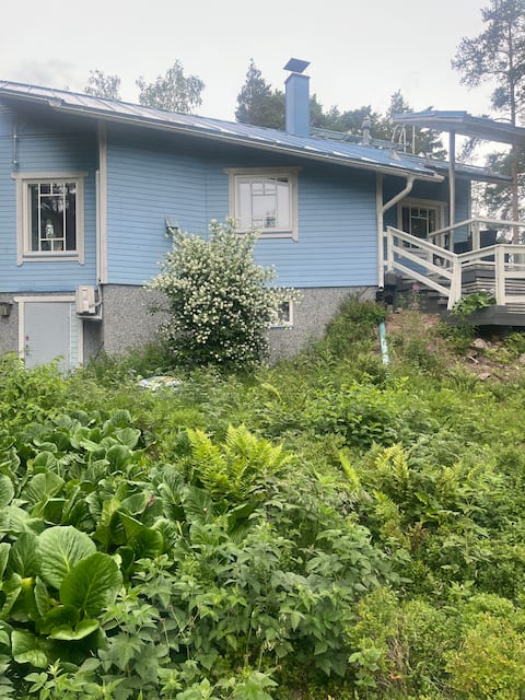 A magnificent villa by the sea!