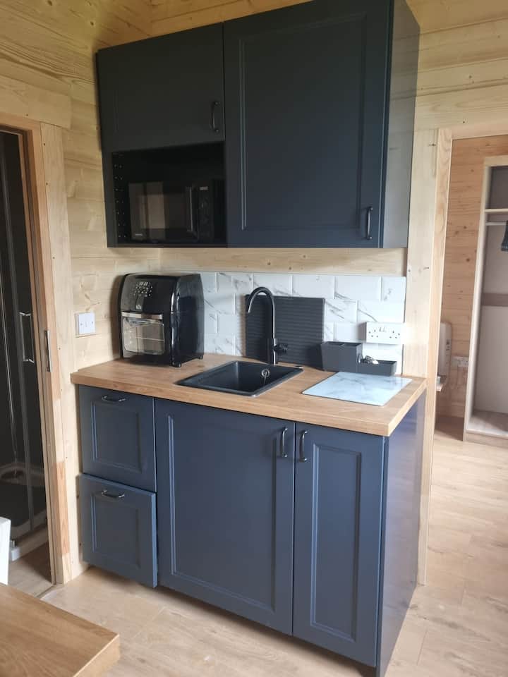Rustic Cabin In Cork Town. Room Available - Cobh