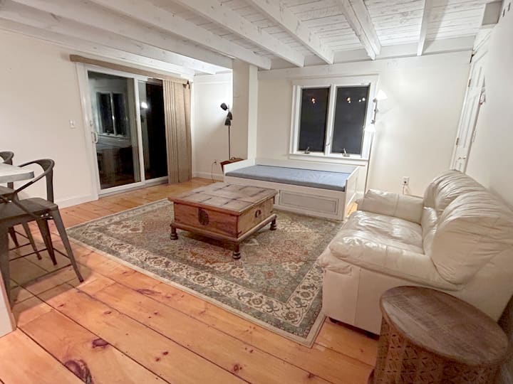 Farm Stay, Private-unit, Sleeps 4, W/d - Hudson, MA