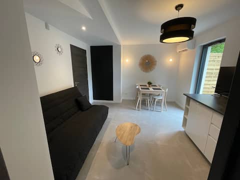 Top Airbnb: Air-conditioned 2-bedroom apartment in the heart of nature à Métropole De Lyon