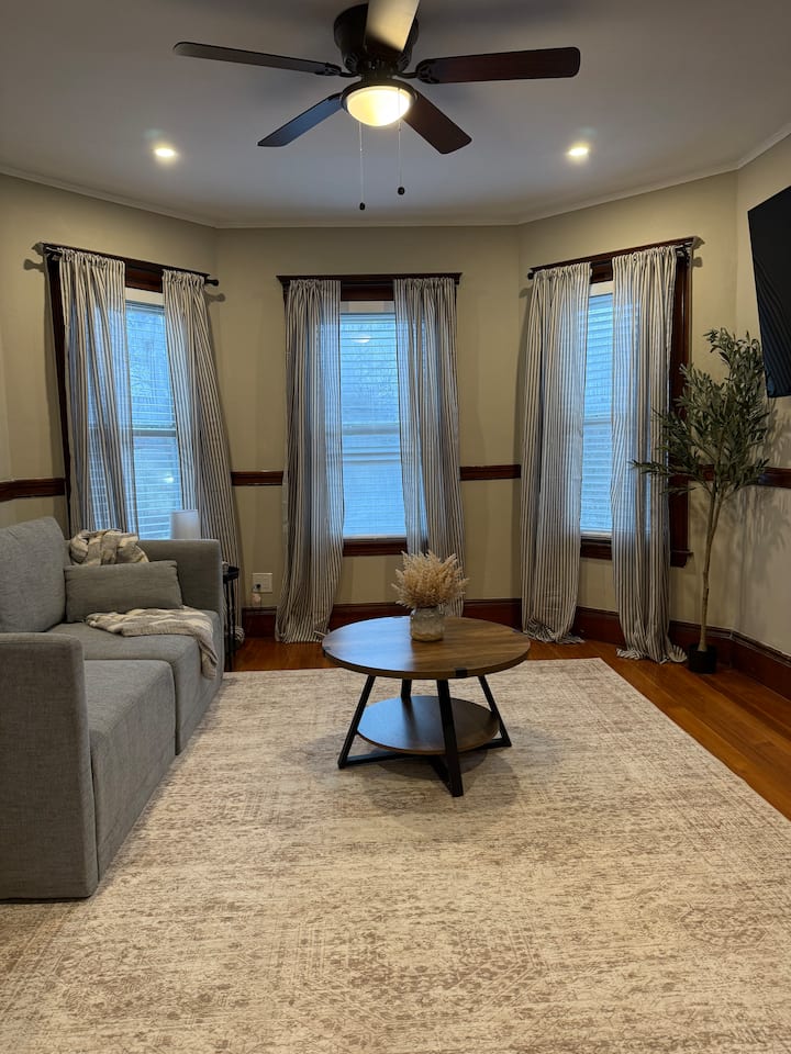 Cute & Cozy Apt W/renovated Bath - Cambridge, MA