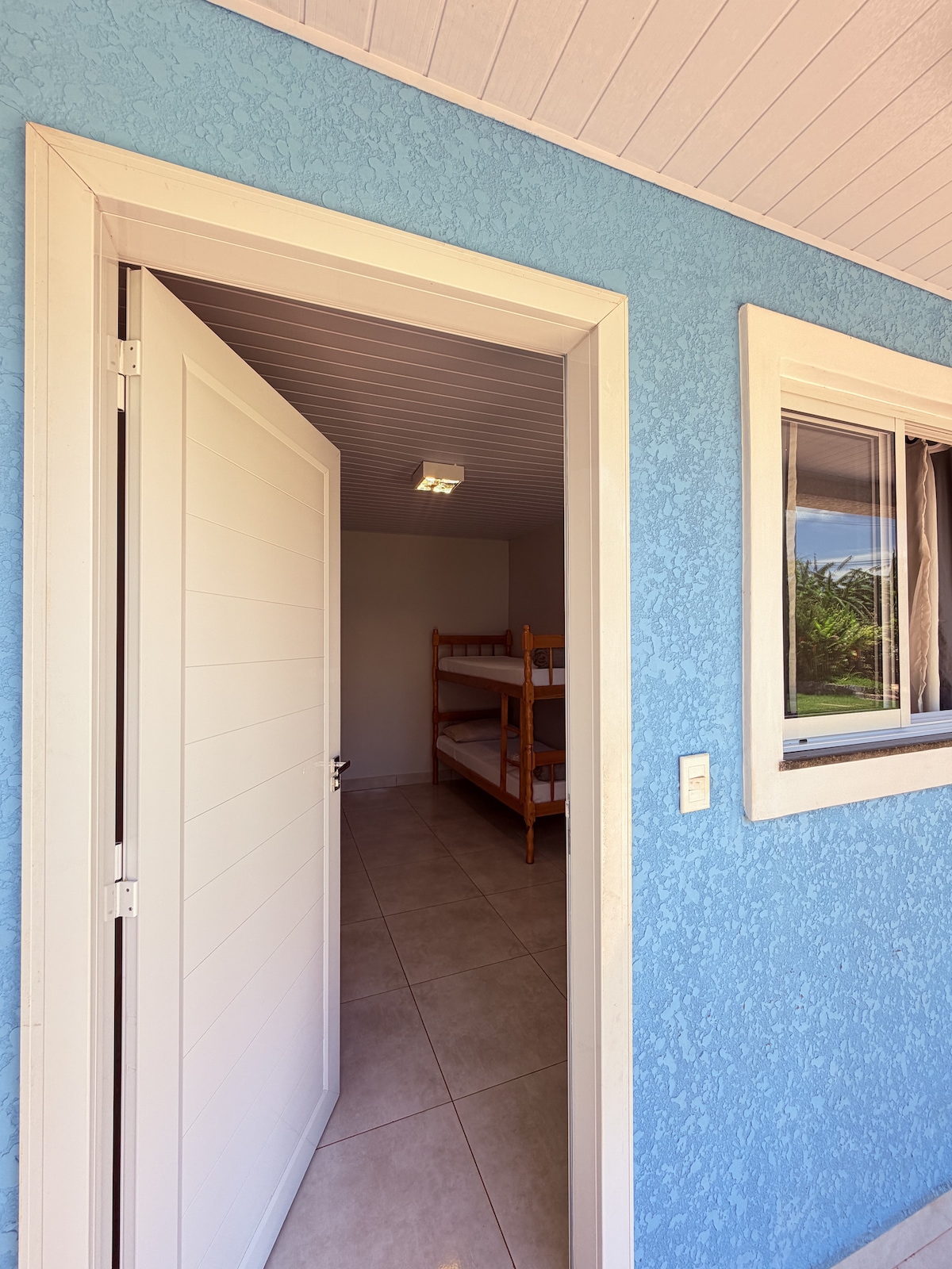 Naše izby majú klimatizáciu s deleným systémom.