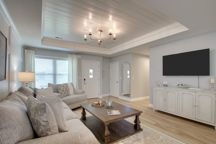 Laura’s Simply Charming Harrison House 3bed 2bath - Quincy, IL