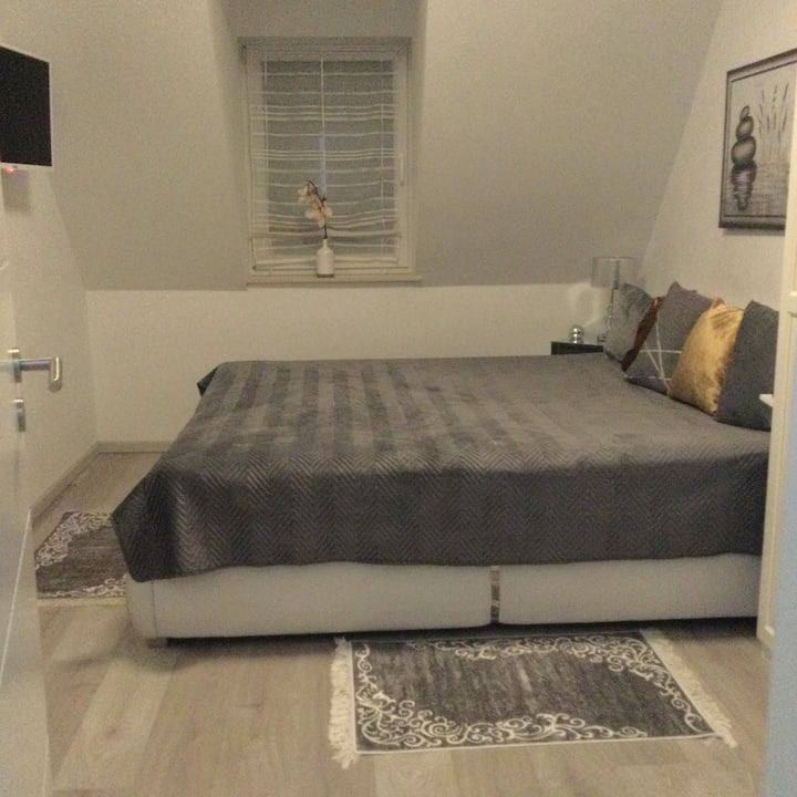 Dhomë gjumi me krevat 