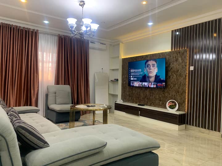 4mins To Aso Rock|starlink|king Bed|chef|24-7power - Abuya