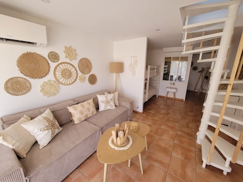Top Airbnb: Beach 50 m away Quiet air-conditioned duplex à Fréjus