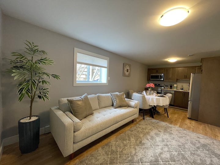 2 Bedroom Aprt. With 2 Queen Beds In Kenmount Ter. - Paradise