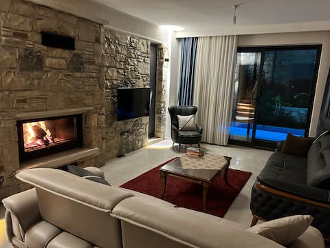 Top performing Airbnb: Quiet, calm and private pool stone house in Seferihisar