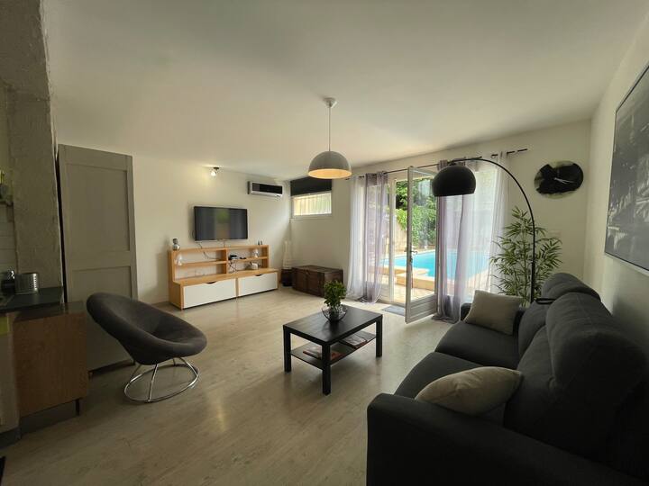 Grand Studio Avec Piscine Au Coeur Du Village - Cadenet