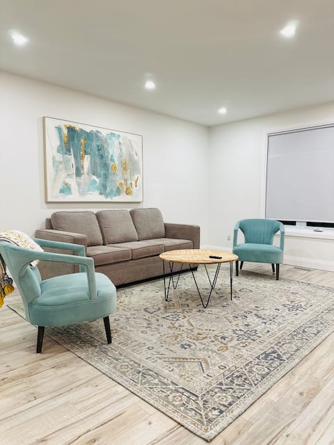 G-Charming East Side Retreat, Cozy & Stylish