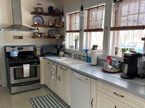 1920's Charmer-large yard, 2 blocks from the lake!