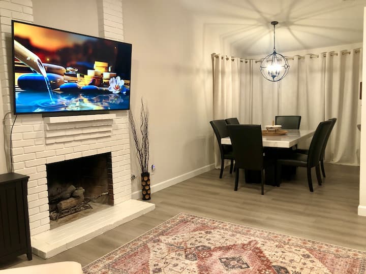 Stunning & Cozy Pool House - Lake Elsinore, CA