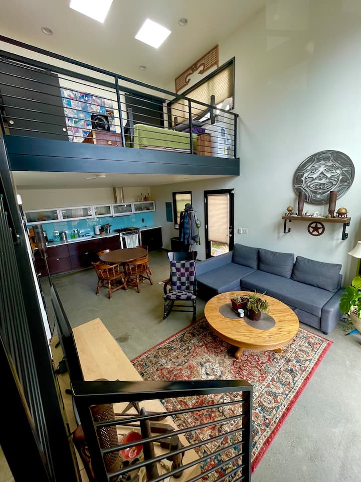 Townhome 10 Minutes From Downtown! 10 From Seatac! - Tukwila, WA