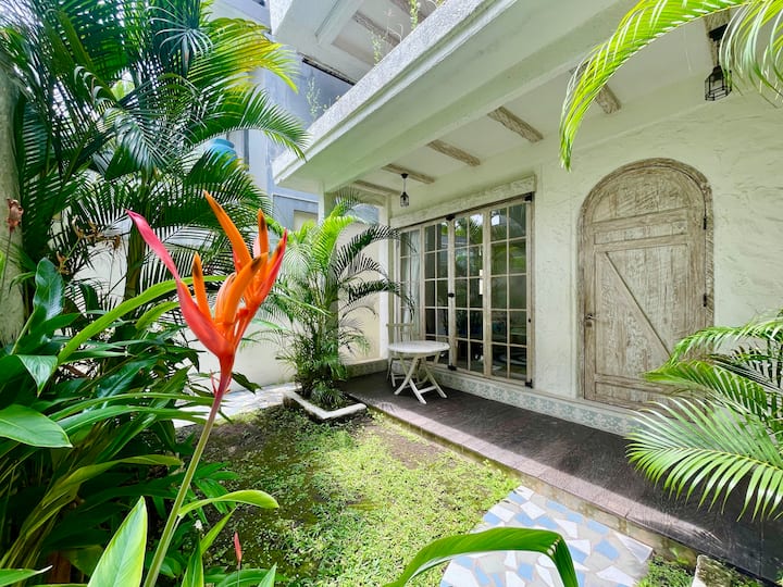 ビーチ徒歩圏！アンティーク調の隠れ家アパート Antique M3｜バリ島