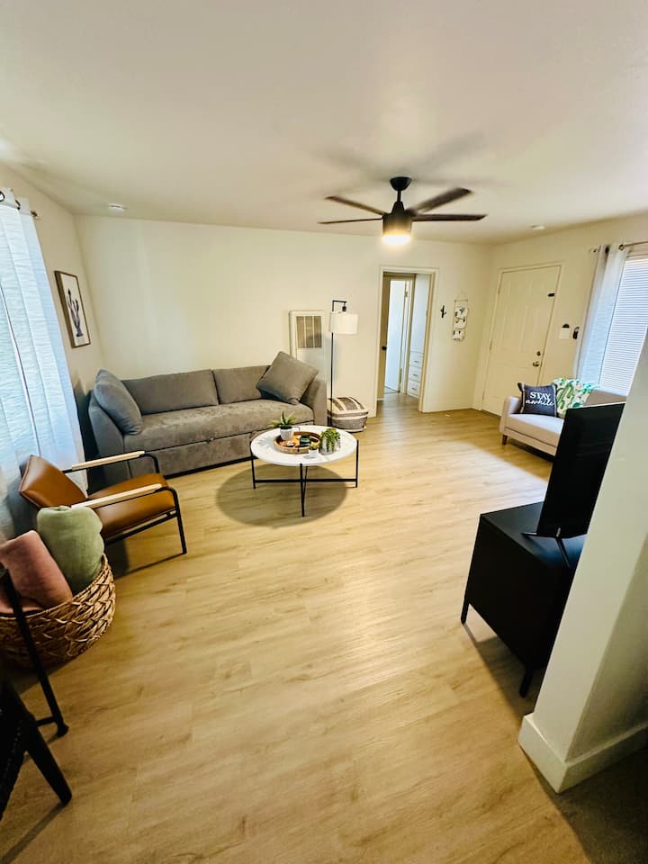 Tento gauč sa rozkladá na posteľ, aby sa v nej mohli ubytovať ďalší hostia. 