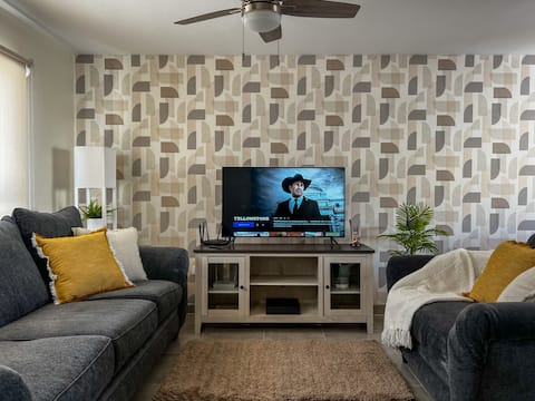 Safe Gated Community -Cozy Family Friendly- Garage