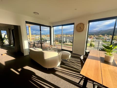 Popular Airbnb listing: New home - amazing views in Central Otago District East