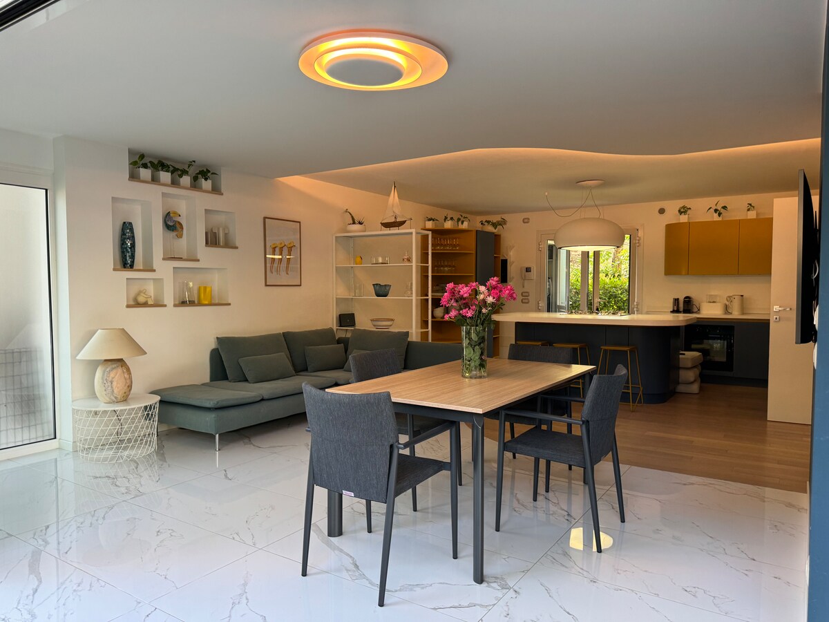 Top performing Airbnb: New Spacious 2-Bedroom Apartment Close by Sea in Lignano Sabbiadoro