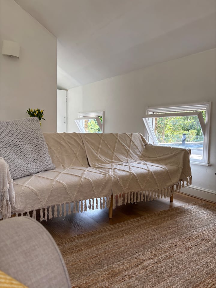Hampton Wick / Teddington: 2 Bed 2 Bathroom - Kingston upon Thames