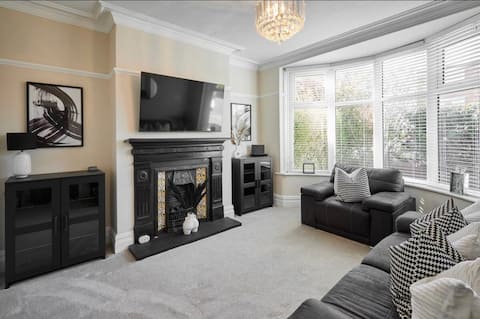 Top Airbnb: The Retreat | HotTub· Cinema-room · Beach · Family in Fylde