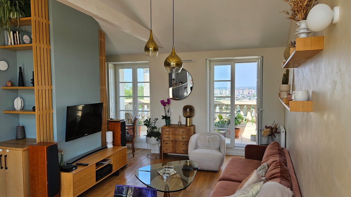 Popular Airbnb listing: The chic rooftop 15 minutes from central Paris in Romainville