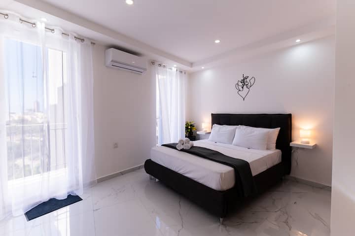 Stylish Place In St Julians - Malta