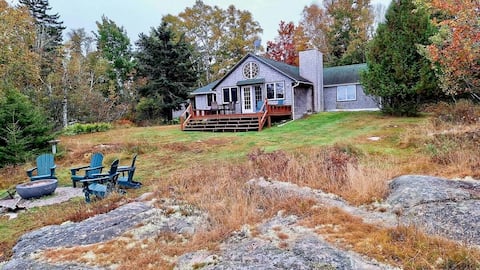 Coastal Downeast Maine Cottage with a Water View