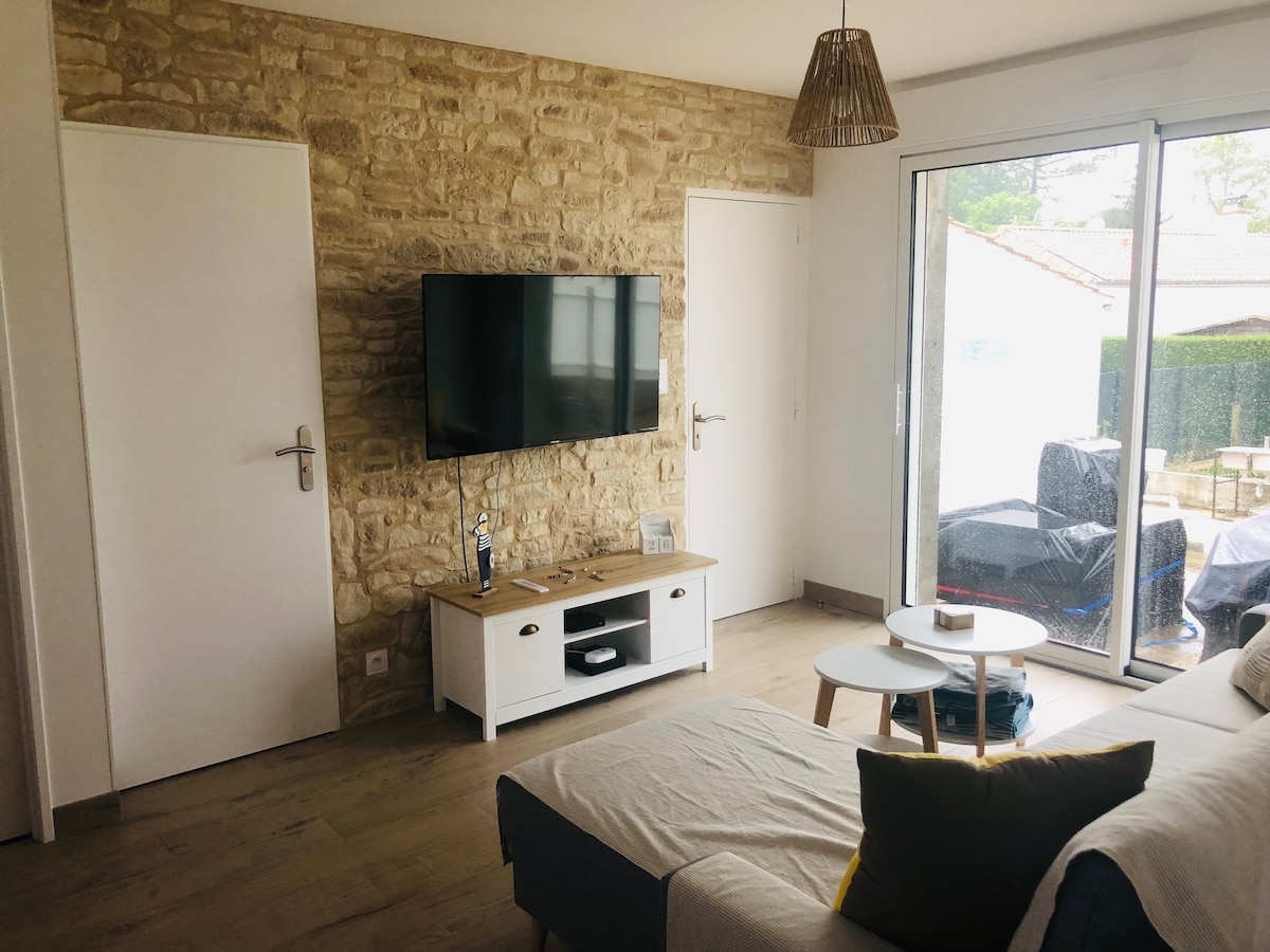 Top performing Airbnb: Cozy house with enclosed garden-Brétignolles sur Mer in Bretignolles Sur Mer