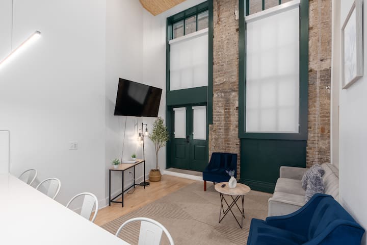 Urban Apartment Loft with Gym l Sleeps 4 - Apartments for Rent in ...