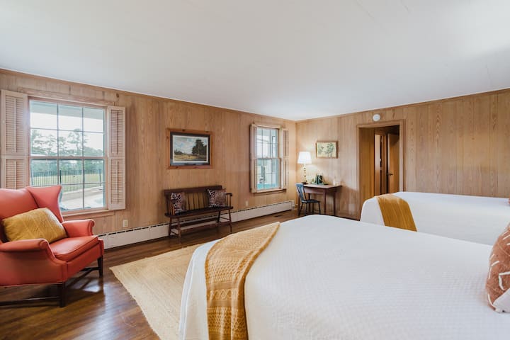 Quail Suite | 2 Queens | Pool View