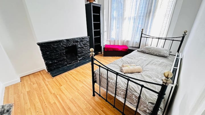 3 Bed House East London Home - Ilford
