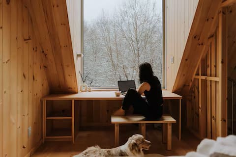 Woodland Getaway • Spa • Sauna • Trail • Fireplace