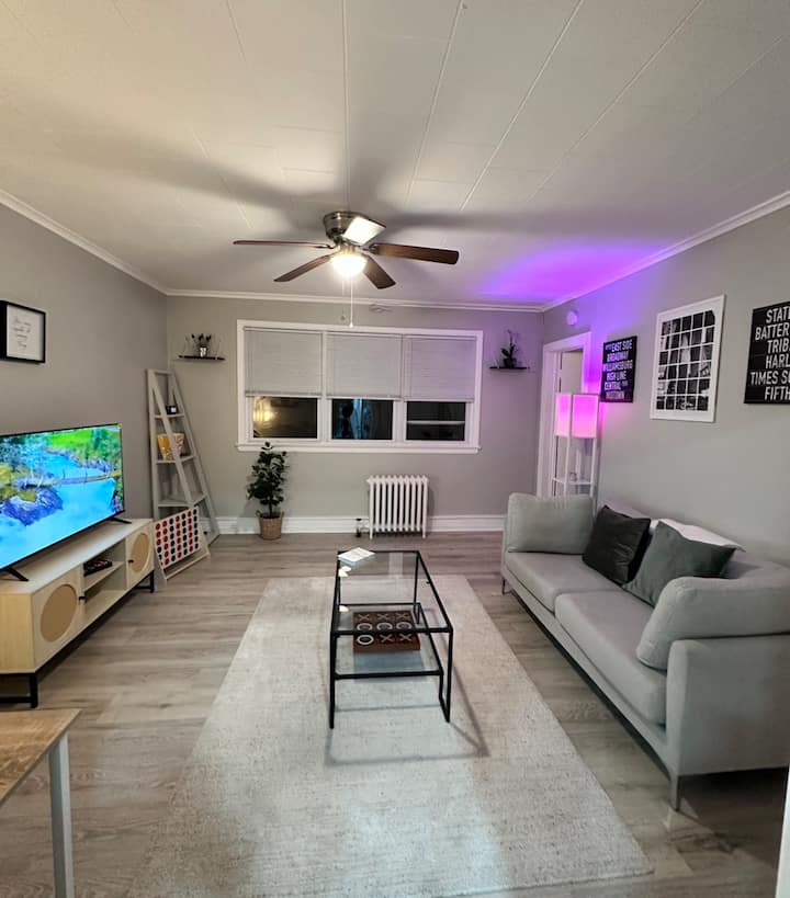 Modern Comfy 2 Bdrm Apt / 2 Min Walk To Lightrail - Bayonne, NJ