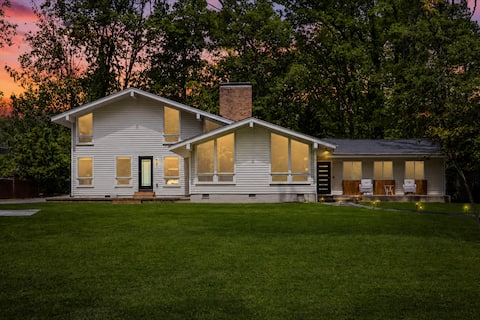 Stylish, Bright, Modern Spacious Home Near ECU