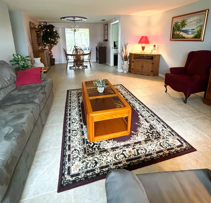 Holiday Vacation Home - Holiday, FL