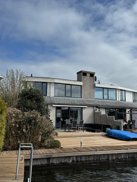 Luxury waterfront vacation home, Lemmer