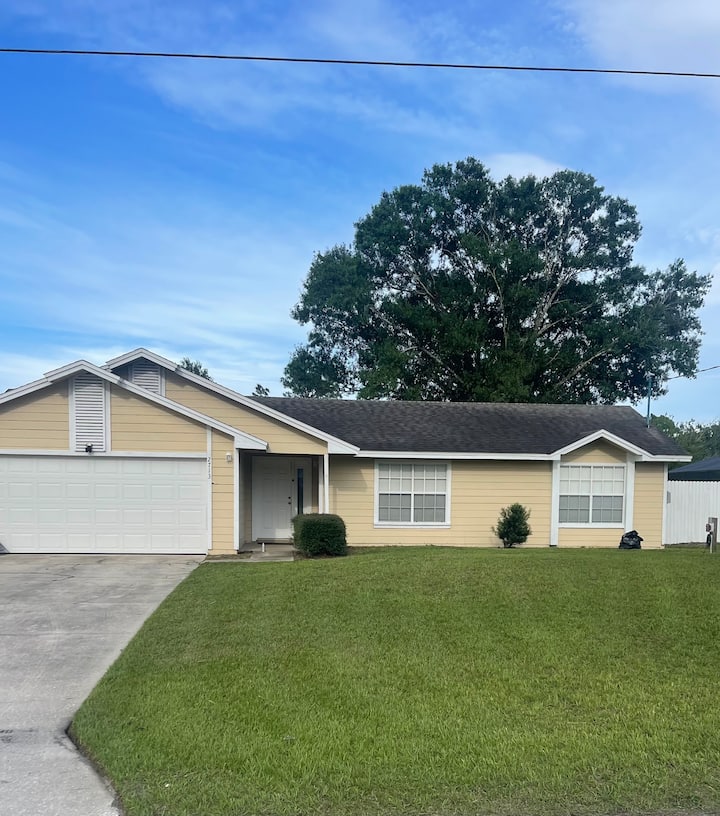 Beautiful Deltona House - Deltona, FL