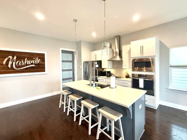 Skyline Hideaway-12 South, Nashville-2025 Remodel gallery image 5