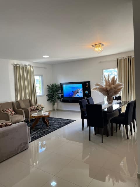 Large private apartment: 2 bathrooms + 3 bedrooms