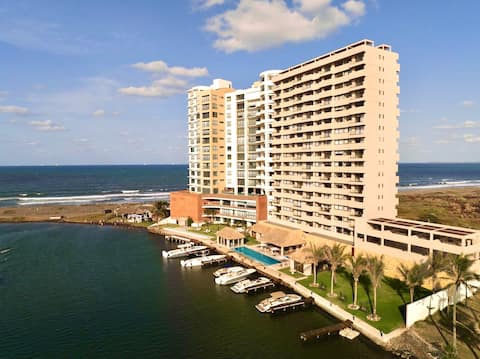 New apartment with 2 TVs, 3 pools, gym, and playroom