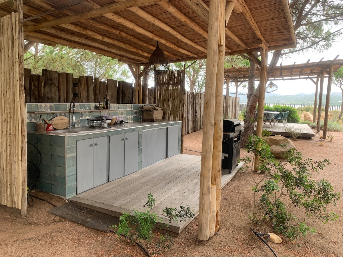 Top performing Airbnb: Pretty cedar wood cube, feet in the water… in Bonifacio