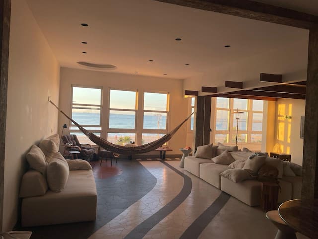 Stunning 3bd: All Brazilian Design Copa Beachfront