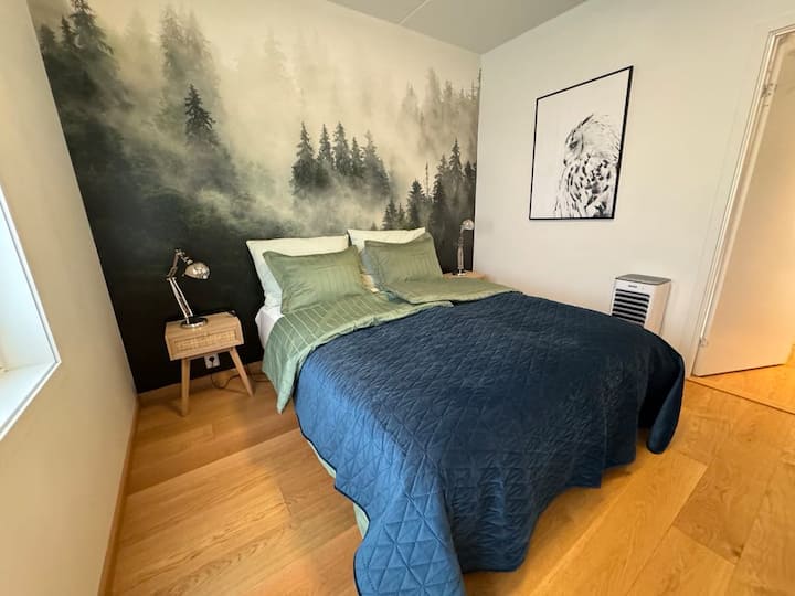 Këtu fle mirë dhe ne do të vendosim një krevat fëmijësh nëse merr me vete fëmijë të vegjël.