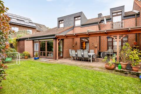 Familyhouse - quite House with garden near Cologne