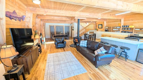 Mountain Cabin-8 Min. to Yellowstone Amazing Views